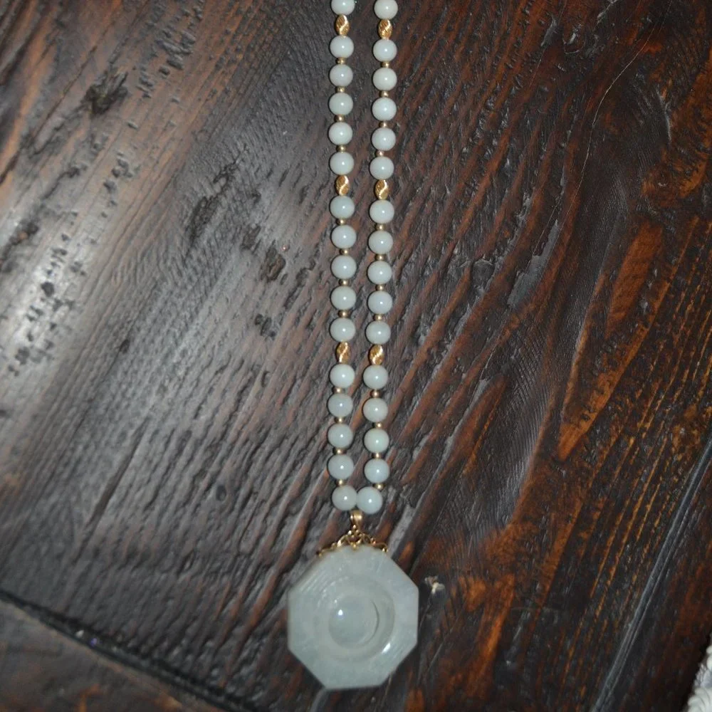 VINTAGE GUMPS GUMP'S CARVED JADE 